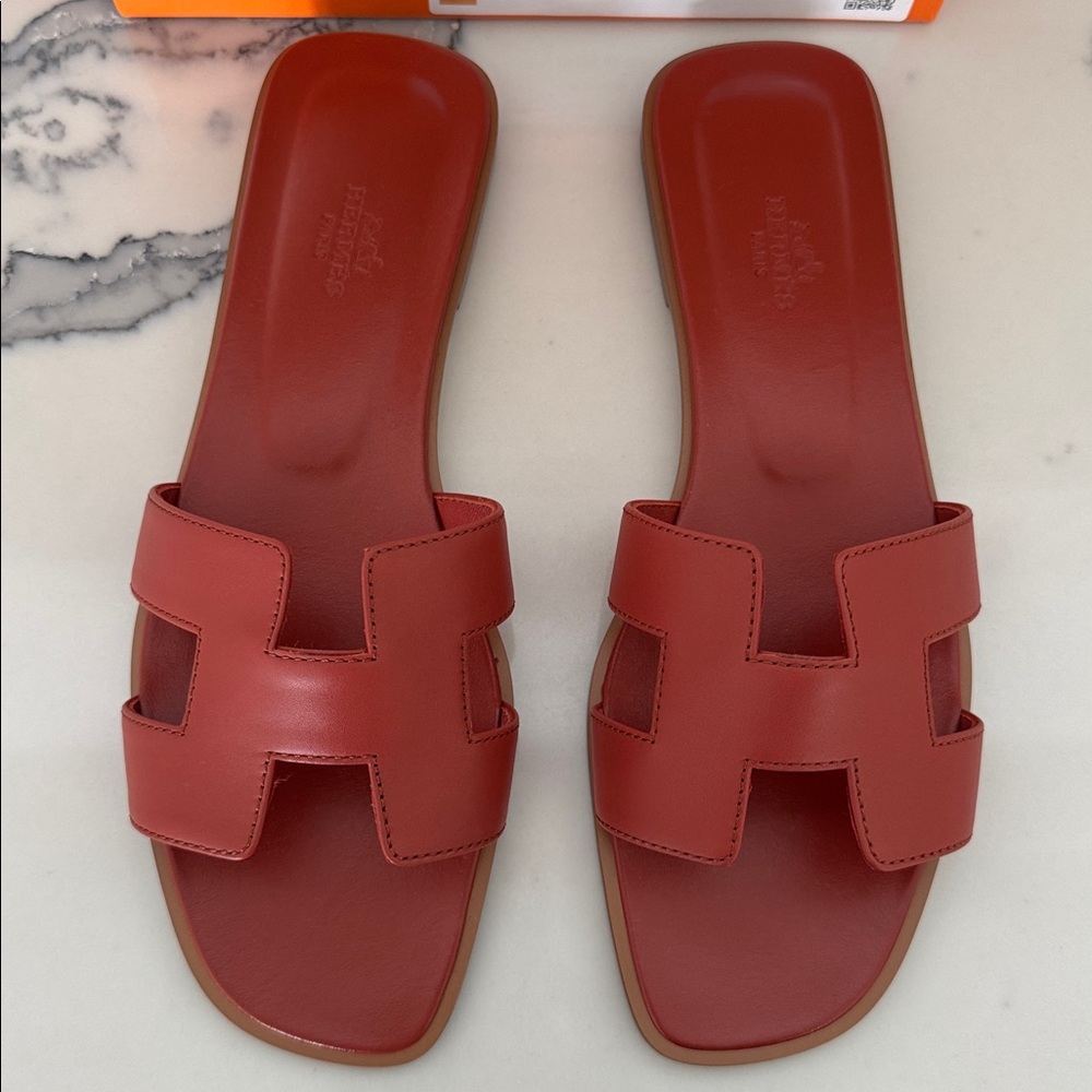 Hermes NWT Orange Brulee Oran Sandals Sz 39